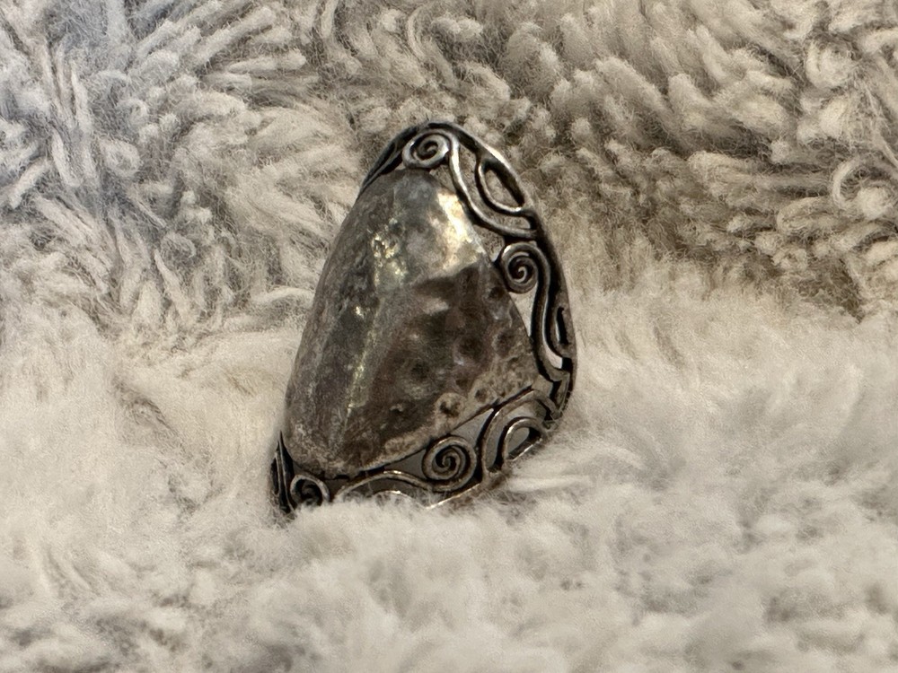 Israel .925 Sterling Silver Hammered Open Filigree 7 Grams Ring Size 8.5