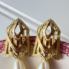 Vtg Gold Tone Teardrop Champagne Pearl Dangle Pierced Post Earrings – 2” x .75”