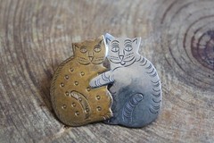 Gold Tone Brass & Silver Tone CATS KITTENS HUGGING Pin