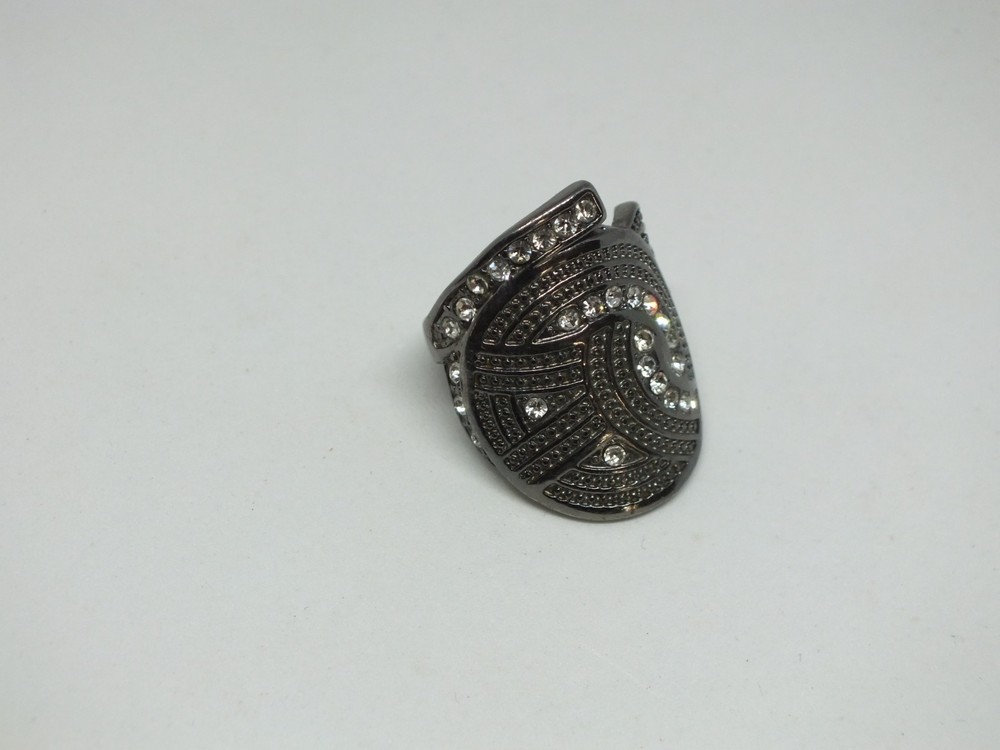 Beautiful Dark Silver Tone Chunky Cocktail Ring Rhinestones 1″ Size 7 NICE