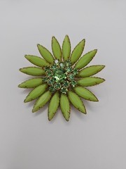 Vintage Green Glass/Rhinestone Faceted Acrylic Daisy Brooch Set Goldtone Metal