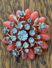 Lovely VTG Coral/Pink Lucite Petal Rhinestone Flower Brooch. 1.50”D. Unmarked