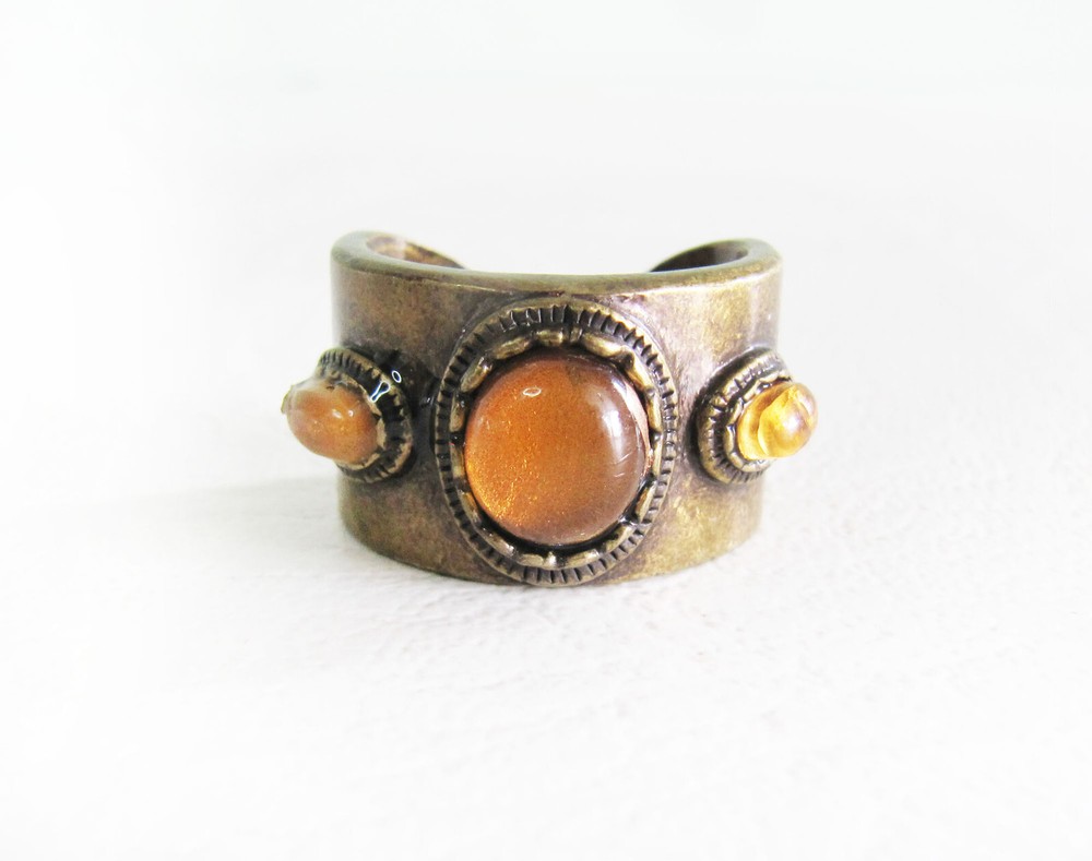 Fantastic Vintage Nina Ricci Etruscan Cabachon Brass Ring – Size 8.5