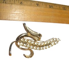Vintage Sarah Coventry Rhinestone Wheat Leaf Brooch – Gold Tone Pin
