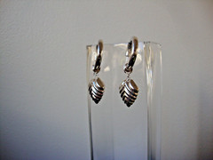 VTG 3/4 HOOP W/ DANGLING SCALLOPED HEART CHARM STERLING SILVER 925 STUD EARRING