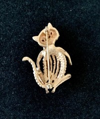 Vintage Kramer Goldtone Faux Pearl Bead Cat Brooch