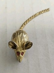 Vintage Gold Tone Mouse Pin Back Brooch Pink Eyes Moveable Tail 1 “W Tail 2.25”
