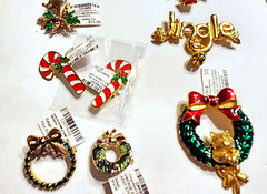 21 pc CHRISTMAS JEWELRY LOT BROOCH EARRINGS RHINESTONE GERRY’S, LIA, JJ, AVON +