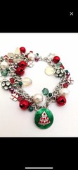 VINTAGE CHRISTMAS Red & Green Bead & Charms Festive Silver Tone Chain Necklace