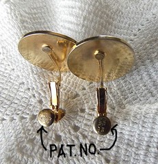 VINTAGE SHINY GOLD TONE 1″ SCREW BACK HINGED STYLE CLIP-ON EARRINGS w/PAT. NO.