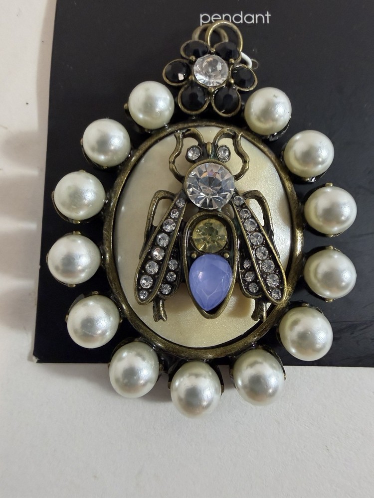 Vintage Pendant fly rhinestone faux pearls New
