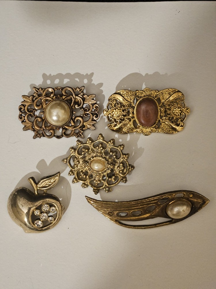 5 Brooches Vintage One Signed AAi