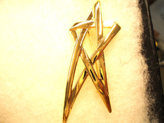 AJC vtg nos gold tone huge cut out Star pin