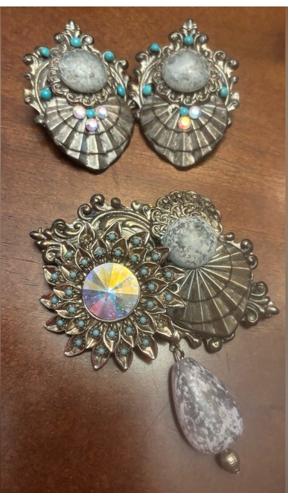 Vintage big brooch pin with matching clip earrings silver tone Aurora Crystal