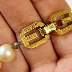 GIVENCHY PARIS NEW YORK 1977 Pearl Choker Necklace