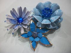 ViNTaGE 3 PiEcE MeTaL ENaMeL **BLUES/RHINESTONE** FLoWeR PiN CoLLeCTiOn / LoT