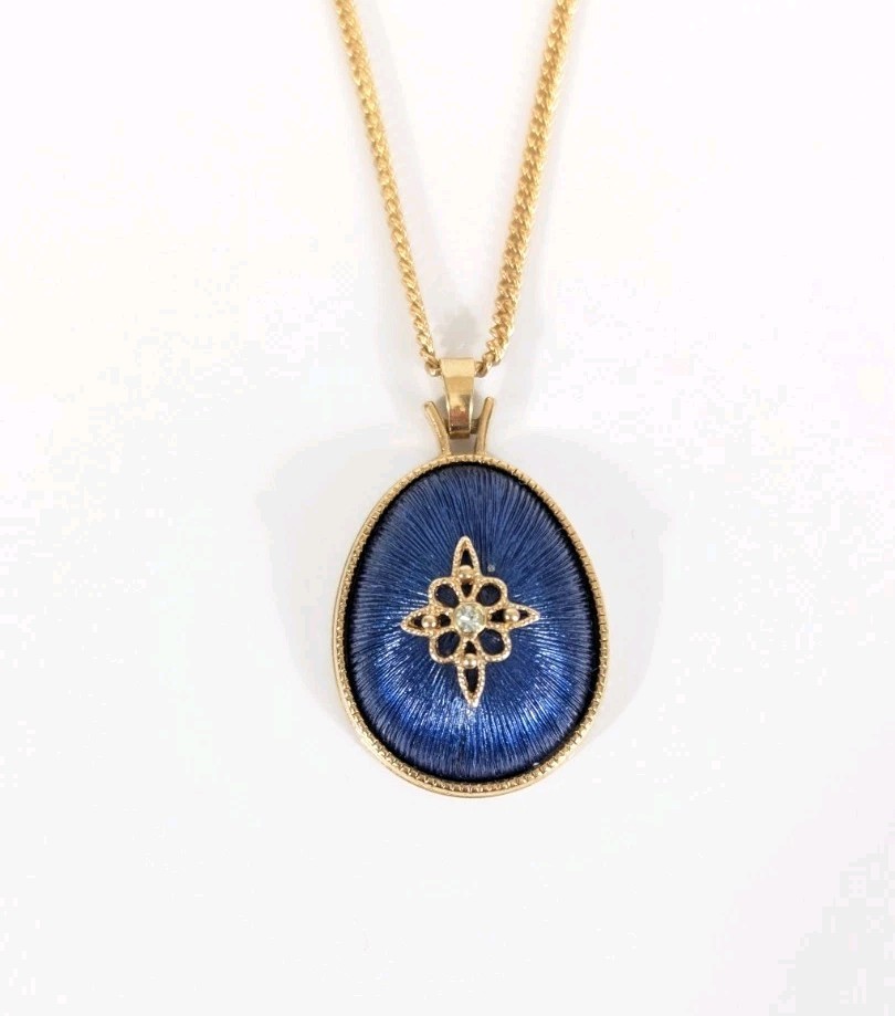 Avon Blue Egg Shaped Pendant Necklace 17.5 In