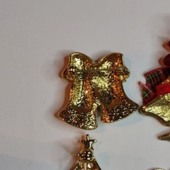 Vintage Christmas Brooches Trees / Bells / Santa / Poinsettia pins lot Of 6