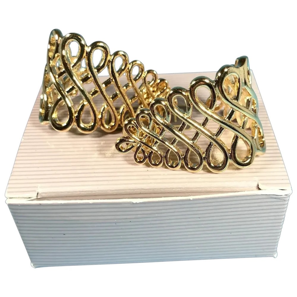 Avon Large Textured Dimensional Golden Flourish Hoop Pierced Earrings MIB 1990