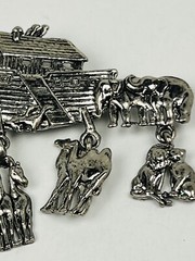 Vintage Silver Tone Large Noah’s Ark Charm Dangle Pin Brooch Animals