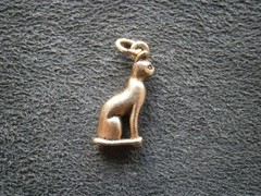 Bast Bastet Egyptian Seated Cat Vintage Goldtone Bracelet Charm Pendant 2.0g
