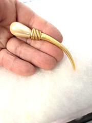 Vtg brushed gold tone faux pearl bar flower Pin