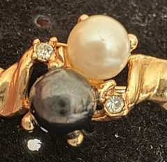 Vintage 1928 Jewelry Co. Faux Pearl Bar Brooch Pin Gold Tone With Original Box