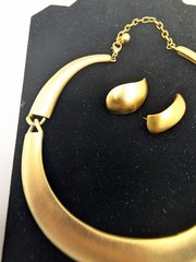 Anne Klein Collar Necklace & Earrings Satin Brushed Gold Tone Chunky Runway Read