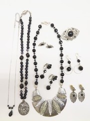Vintage Jewelry Lot Black Faceted Glass Crystals Rhinestones Cabochon + D2106