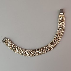 Vintage Etched Chain Bracelet Gold Tone Rosettes 6.25″