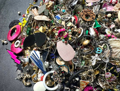 15.8 Pounds Pierced Vintage To Fashion Mixed Metals Earrings Jewelry Lot #69