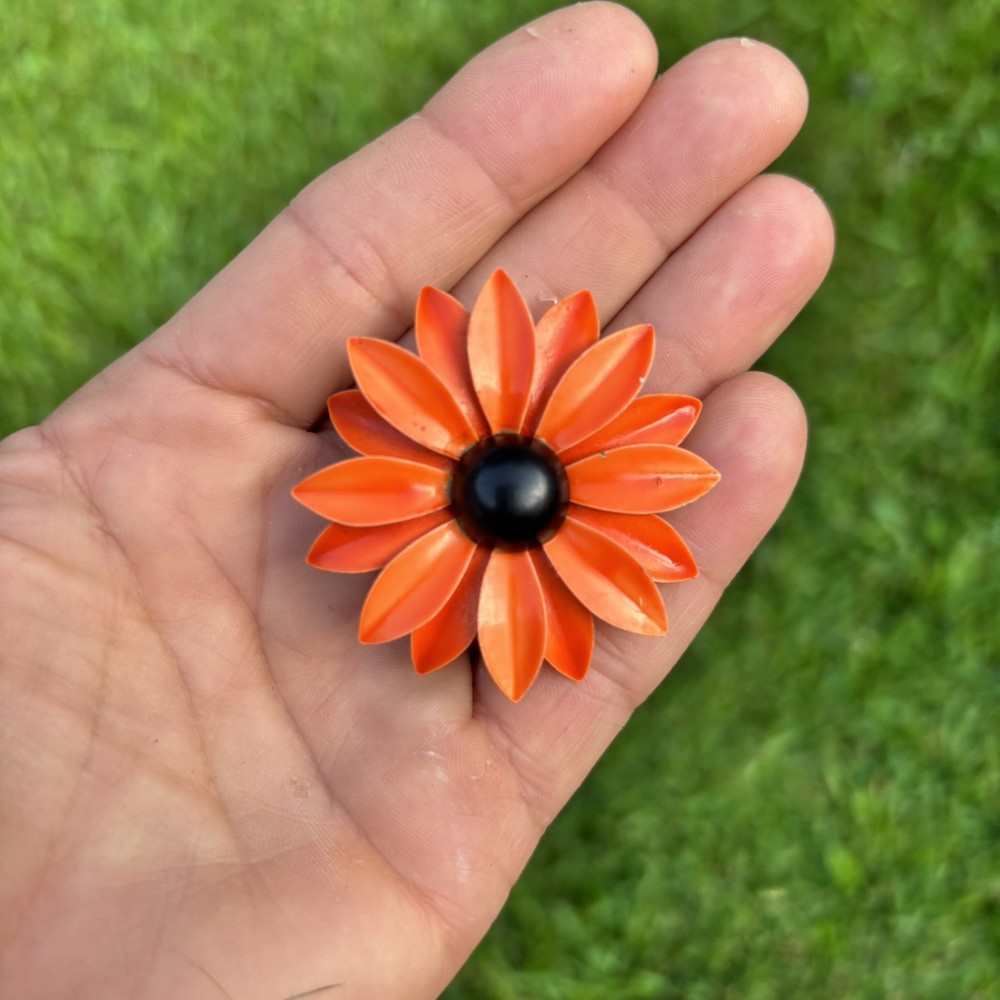 Vintage 1960s Mod Flower Power Enamel Daisy Brooch Statement Piece Summer