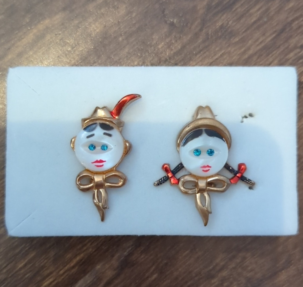 Lot of 2 Figural Face Enamel Brooch Pins 1949 Uncas MFG.CO.