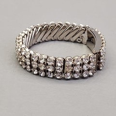 Vintage Expandable Clear Rhinestone Bracelet Hidden Compartment 6 1/8″ Stretch