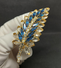 Juliana D&E DeLizza Elster Feather Leaf Brooch Blue Navette Clear Rhinestones 4′