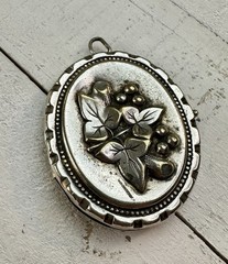 Antique Victorian Locket Raised Ivy Leaf Grape Aesthetic Silver Tone Pendant