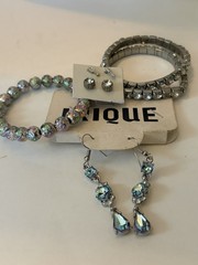 “ Summer Breeze “ Elegant Pearl And Gems Lot Etc (17 pc)