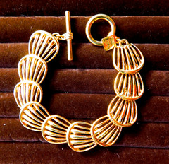 Chic Designer Anne Klein Bracelet Gold Tone Toggle Clasp Retro Chunky Shell Link