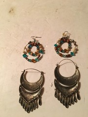 Costume Jewlery LOT OF BRACELETS,NECKLACE,AND EARRINGS MOSTLY FOR WOMAN