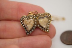 ANTIQUE VICTORIAN ENGLISH 15K GOLD PEARL JOINED WITCH’S HEARTS LOCKET BROOCH