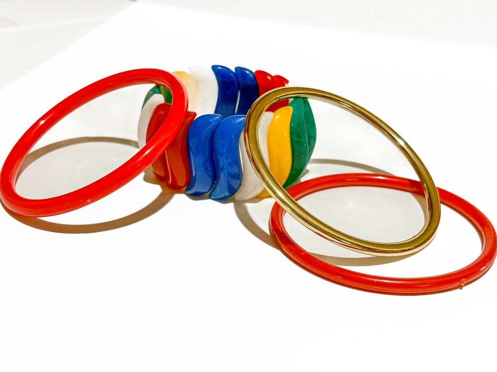 Vintage Avon Chunky Stretch Bracelet red, blue, green, white, yellow 1980’s