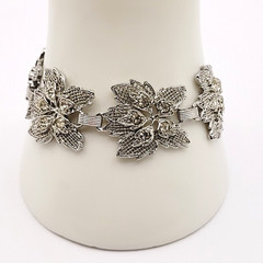 Vintage 1950s Silver Tone Mesh Leaf Bracelet Mid Century Rhinestone Panel Link