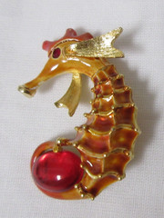 Vintage Gold Tone Lind Gal LG Enamel & Faux Red Cabochon Stone Seahorse Brooch