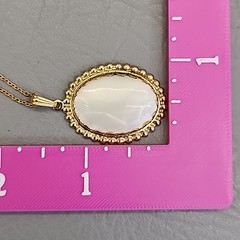 Vintage Mother of Pearl Pendant Necklace Oval White Gold Tone Cable Chain 17″