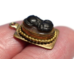 GOLD FILLED CARNELIAN ONYX ETRUSCAN CAMEO CHARM PENDANT 1.5 GRAMS J-595