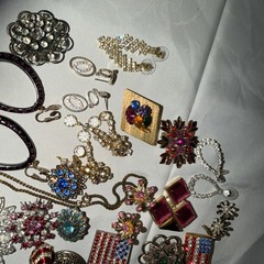 VINTAGE AND MODERN RHINESTONE CRAFT JEWELRY LOT NECKLACE BROOCH EARRINGS