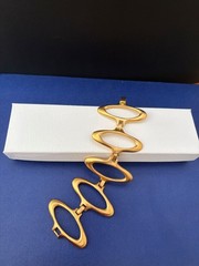 Vintage Crown Trifari Textured Gold Tone Oval Link Statement Bracelet Signed 6.7