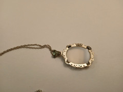 VINTAGE STERLING SILVER / OPALITE STONE INSET PENDANT NECKLACE.