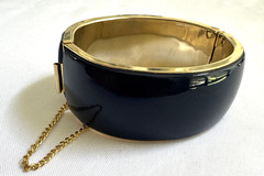 Vintage Navy Blue & Gold-Tone 1-Inch Thick Hinged Bangle Bracelet with Safety Ch