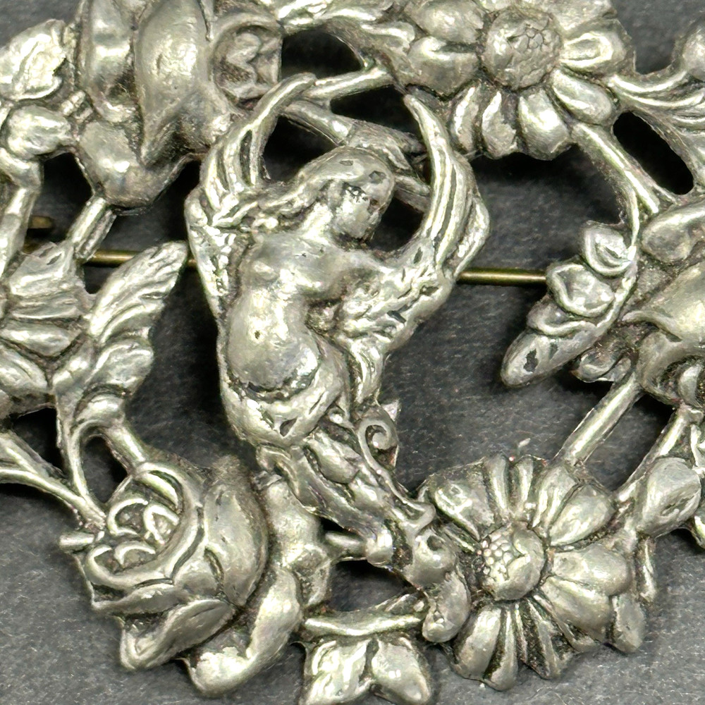 Art Nouveau Brooch Pin Repousse Floral Wreath Art Deco 2″ Vintage